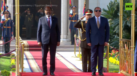 الرئيس المصري عبد الفتاح السيسي يستقبل رئيس الصومال في قصر الاتحادية