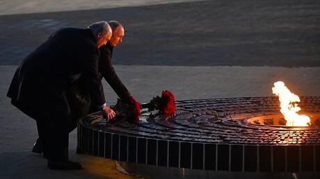 بوتين ولوكاشينكو يفتتحان نصبا تذكاريا لضحايا الإبادة الجماعية النازية قرب مدينة سان بطرسبورغ (فيديو)