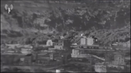 شاهد.. إسرائيل تنشر فيديو استهداف مواقع  لحزب الله على الحدود اللبنانية