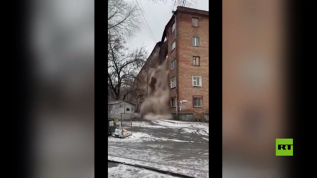 لحظة انهيار مبنى سكني متعدد الطوابق في روستوف على الدون