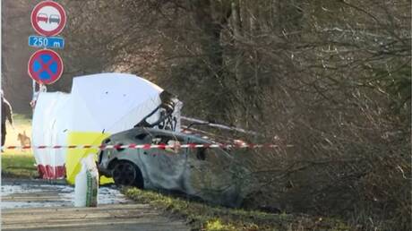 قتيلان في اصطدام طائرة بسيارة في بلجيكا (صور + فيديو)