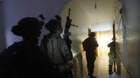 الجيش  الإسرائيلي يعلن مداهمة مكتب يحيى السنوار في غزة