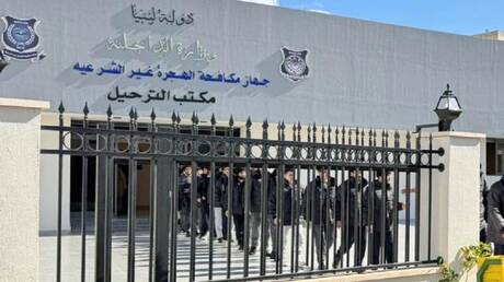 ليبيا ترحّل مئات المصريين غير النظاميين (صور)