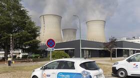 فرنسا تعتزم بناء ثماني محطات نووية إضافية