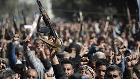الحوثيون يستهدفون حاملة طائرات أمريكية