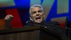 زعيم المعارضة يائير لابيد: إسرائيل لديها رئيس وزراء غير كفؤ وحكومة غير كفؤة