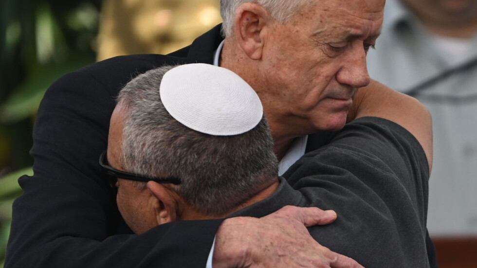 غانتس وآيزنكوت يقترحان فرض قيود على دخول المساعدات إلى غزة