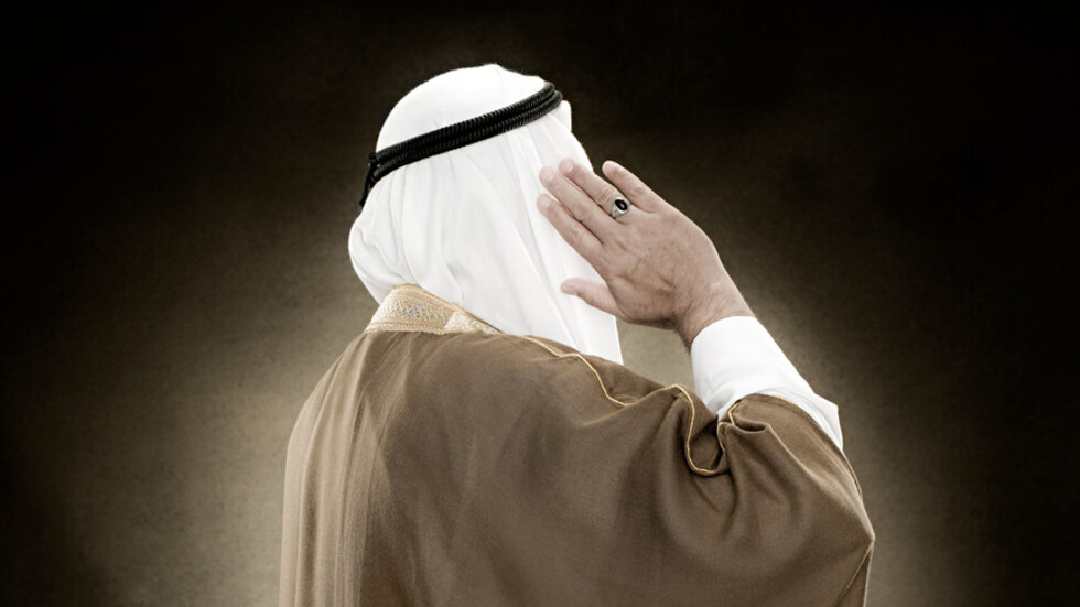 "تأسيا بسنة النبي".. أمير سعودي ومصلون يقلبون البشت عقب صلاة الاستسقاء وتفاعل بمواقع التواصل (فيديو)