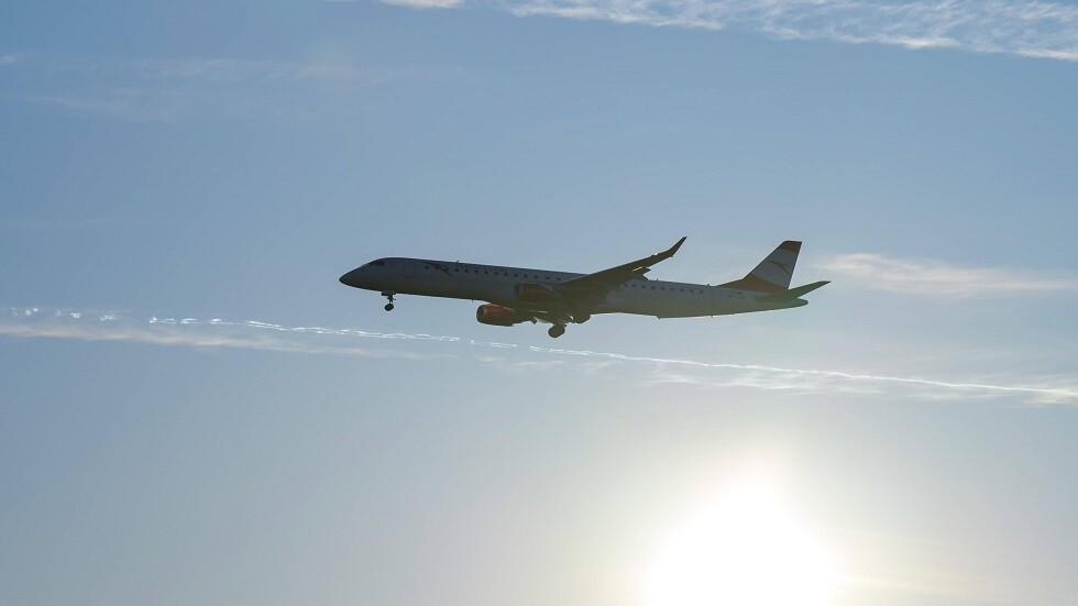 مسافرة كندية تضع مولودة أثناء رحلة الطيران