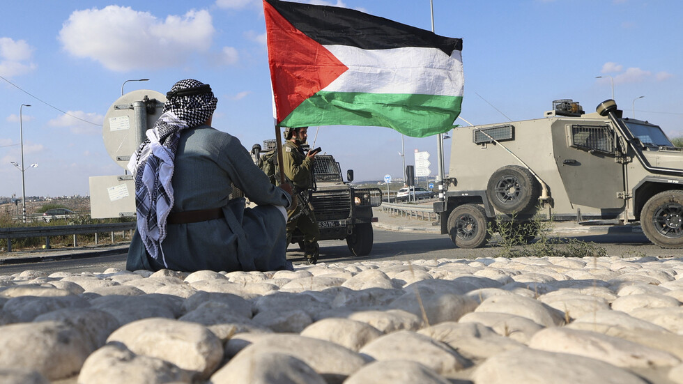 إسرائيل تعتزم استقدام 65 ألف عامل أجنبي ليحلوا محل الفلسطينيين