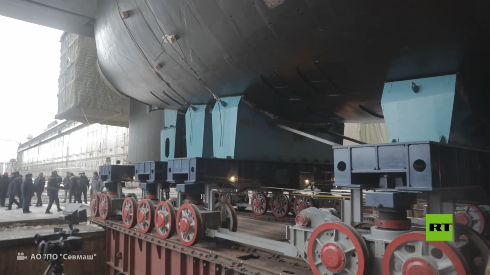 روسيا.. مراسم إنزال الغواصة النووية "الأمير بوزارسكي" إلى المياه في سيفيرودفينسك
