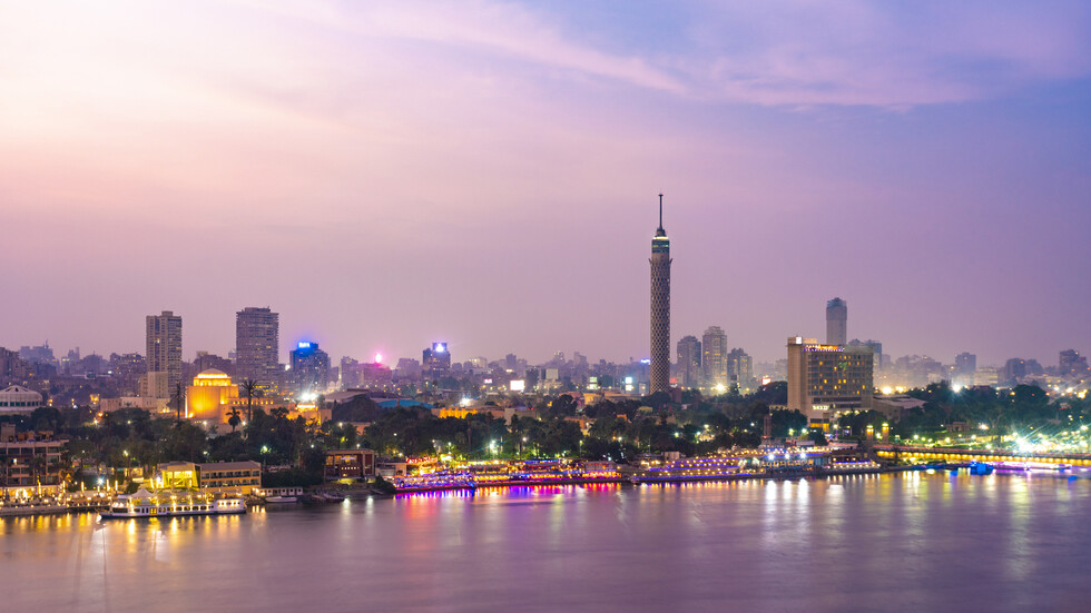 فنان شهير يتبرع بـ50 ألف دولار من إيرادات حفلاته الخارجية لصالح الاقتصاد المصري