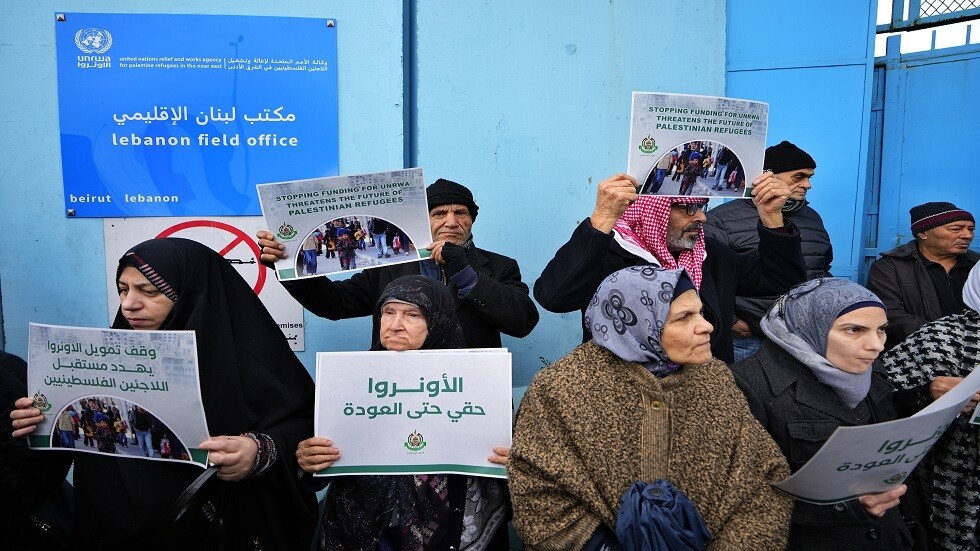 بوريل يحذر من أن وقف تمويل 