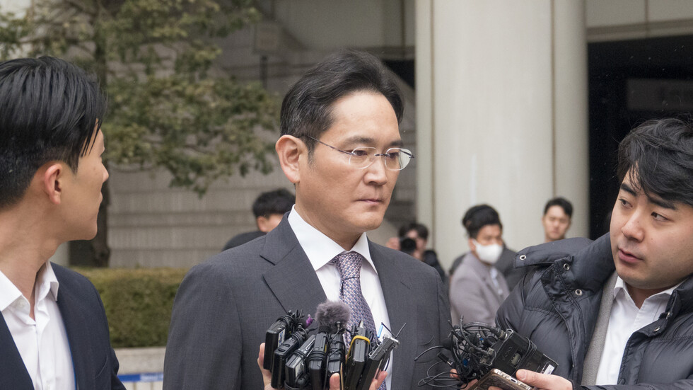 محكمة كورية جنوبية تبرئ رئيس شركة "سامسونغ" من جرائم مالية