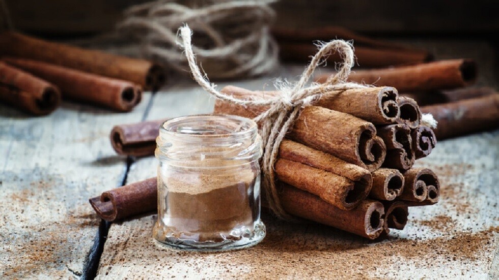 "منها تخفيض خطر الإصابة بالخرف".. الخصائص العلاجية للقرفة