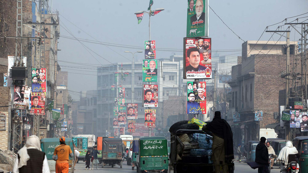 مقتل 8 أشخاص بانفجار جنوب غرب باكستان (فيديو)
