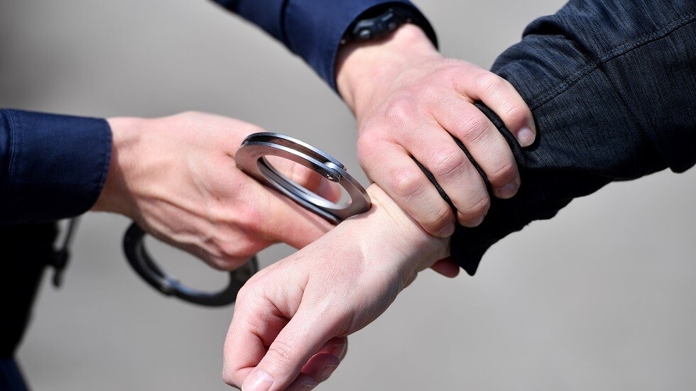 كازاخستان.. إلقاء القبض على شخصين حاولا تهريب المخدرات بطريقة غريبة!