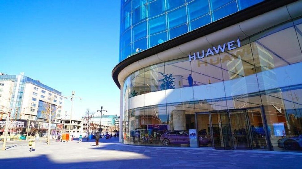 مداهمة مكاتب عملاق الاتصالات "هواوي" في فرنسا للاشتباه بارتكابها مخالفات