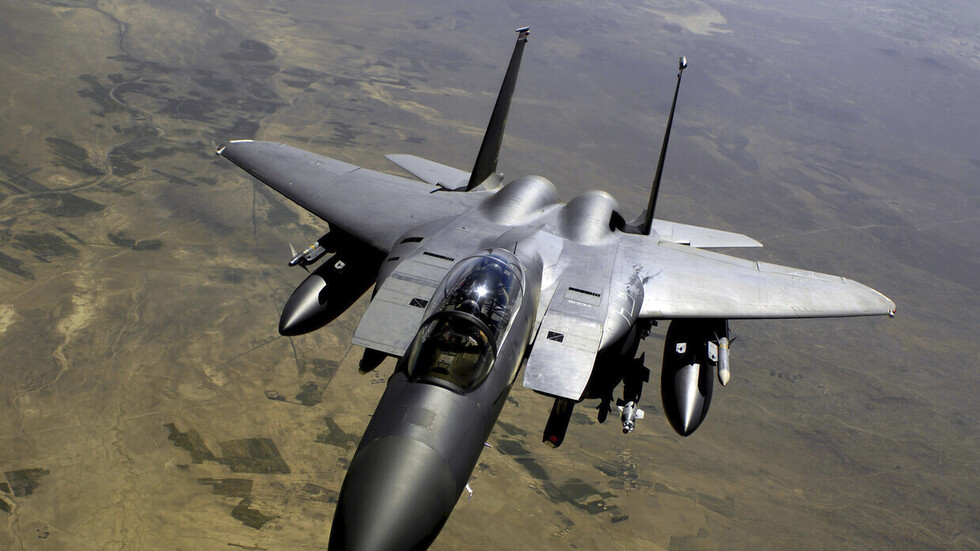 إعلام يمني: غارتان تستهدفان منطقتي الجبانة والطائف غرب اليمن