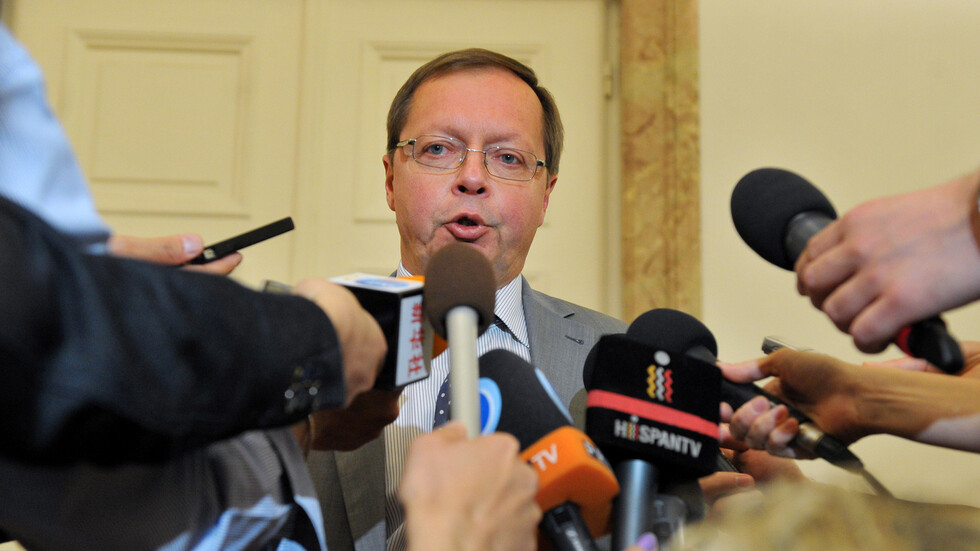 السفير الروسي لدى بريطانيا: لندن تتجنب أي حديث معنا حول أوكرانيا