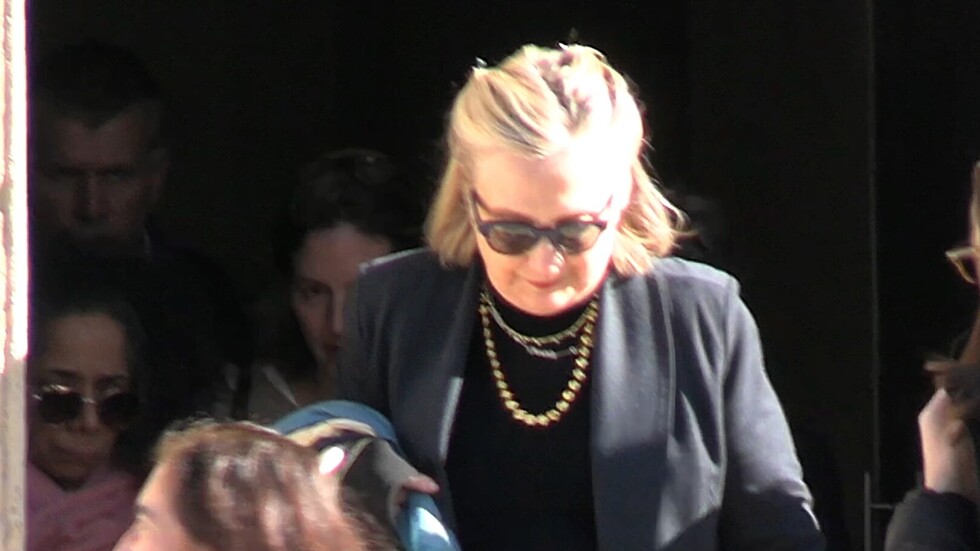 نشطاء مؤيدون لفلسطين يقطعون كلمة لهيلاري كلينتون