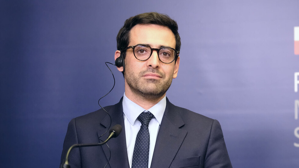 وزير الخارجية الفرنسي يدعو إلى تعزيز دفاعات الاتحاد الأوروبي على خلفية 