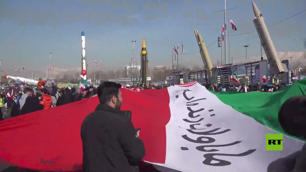 بالفيديو.. عرض صواريخ وطائرات مسيرة أثناء الاحتفالات بذكرى انتصار الثورة الإسلامية في طهران