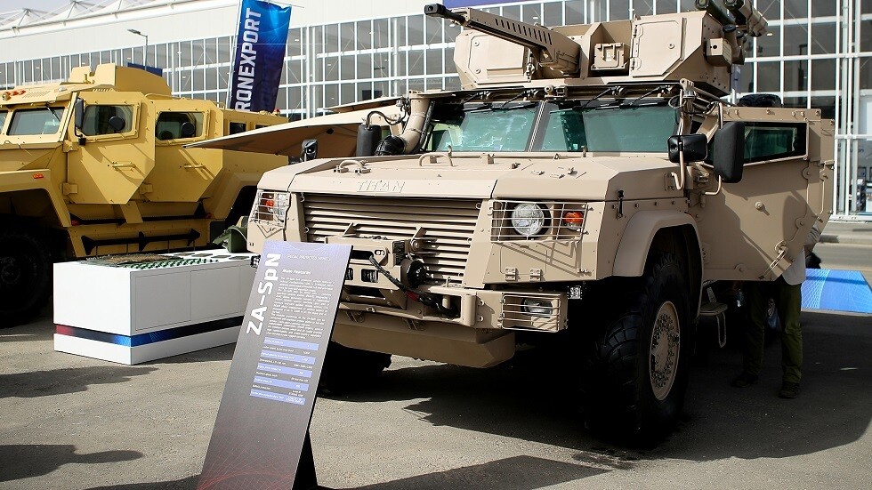 روسيا تختبر عربات "Titan" العسكرية المدرّعة