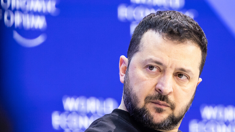 "بلومبيرغ": زيلينسكي يعتزم زيارة أوروبا لتسريع إرسال المساعدات العسكرية إلى كييف