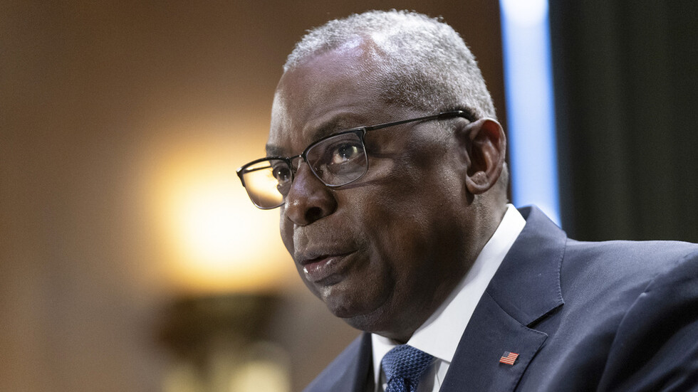 بعد وعكة صحية.. وزير الدفاع الأمريكي يستأنف مهامه