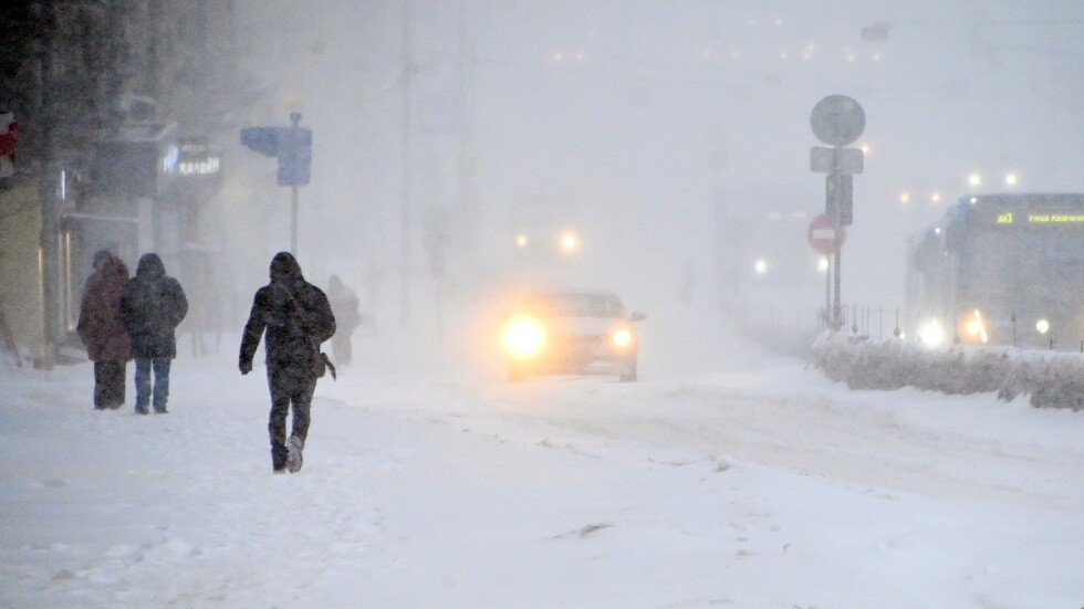 عاصفة ثلجية قوية تضرب موسكو (صور+فيديو)