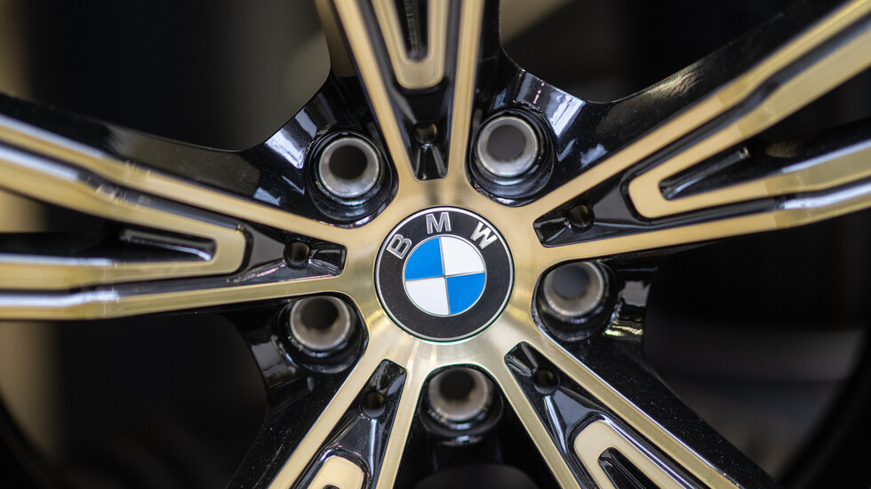 "في زمن العقوبات".. "بي أم دبليو" تنشر إعلانا يتضمن ملامح من موسكو (صور)