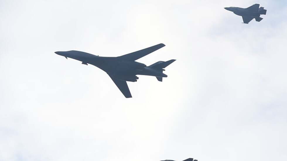 "بوليتيكو" تشير إلى دولة خليجية "قيدت قدرة أمريكا على استخدام منشآتها العسكرية لضرب وكلاء إيران"