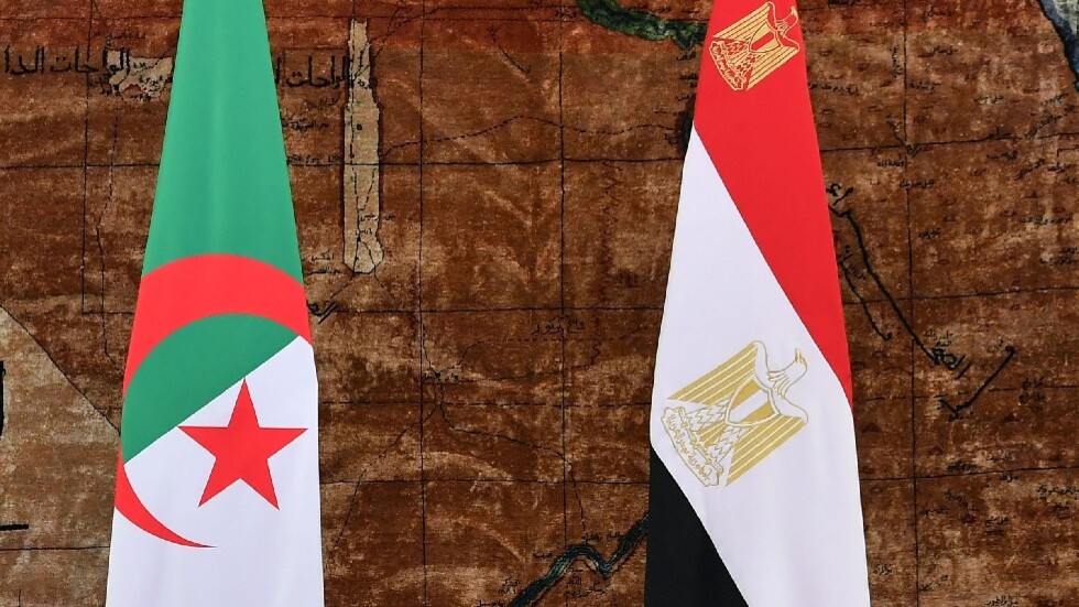 قمة مصرية جزائرية على