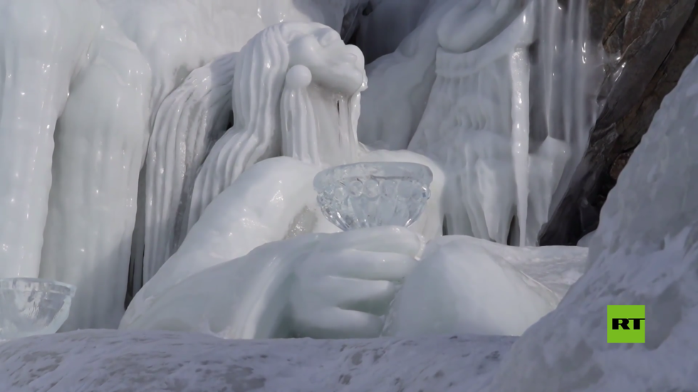 بالفيديو.. ساحل بحيرة البايكال يشهد مهرجان النحت الجليدي