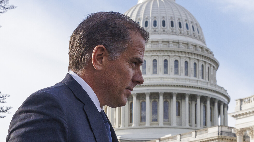 إيلون ماسك يسخر من تحقيقات