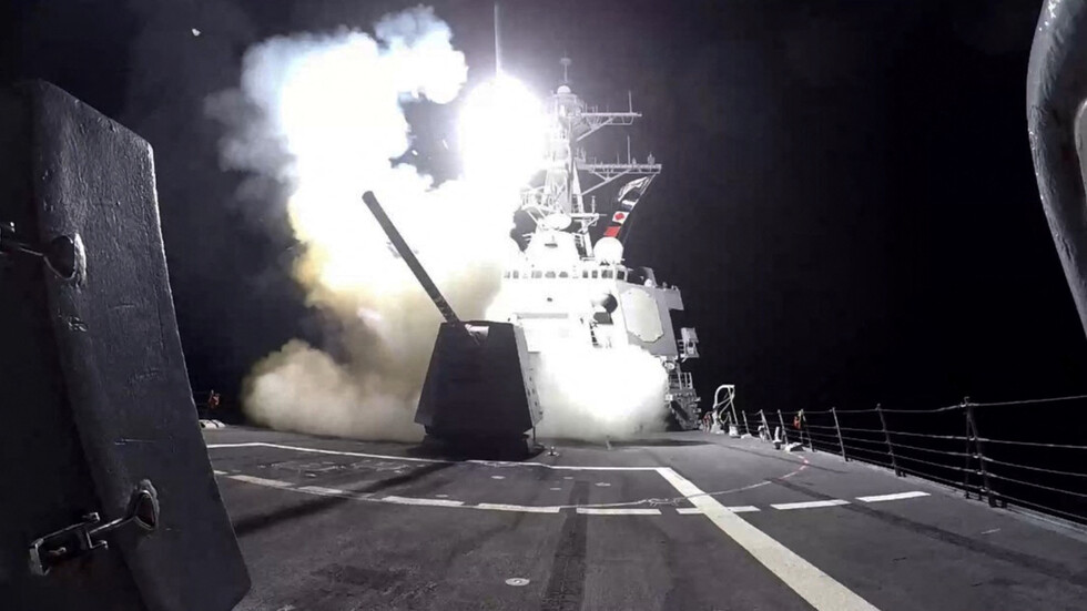 الخارجية الأمريكية: الولايات المتحدة وشركاؤها سيواصلون العمل على "حماية الملاحة" بالبحر الأحمر