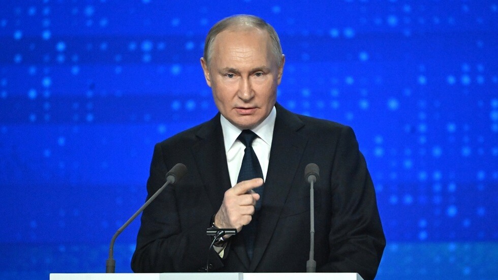 بوتين يشيد بشجاعة عناصر القوات الرديفة الذين دافعوا عن دونباس منذ بدء عدوان كييف