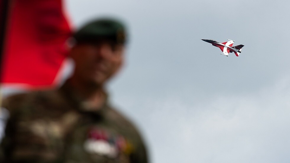 الدنمارك تبرم اتفاقا أمنيا مع أوكرانيا وتعدها بمساعدات عسكرية ونقل مقاتلات "إف-16" في الصيف