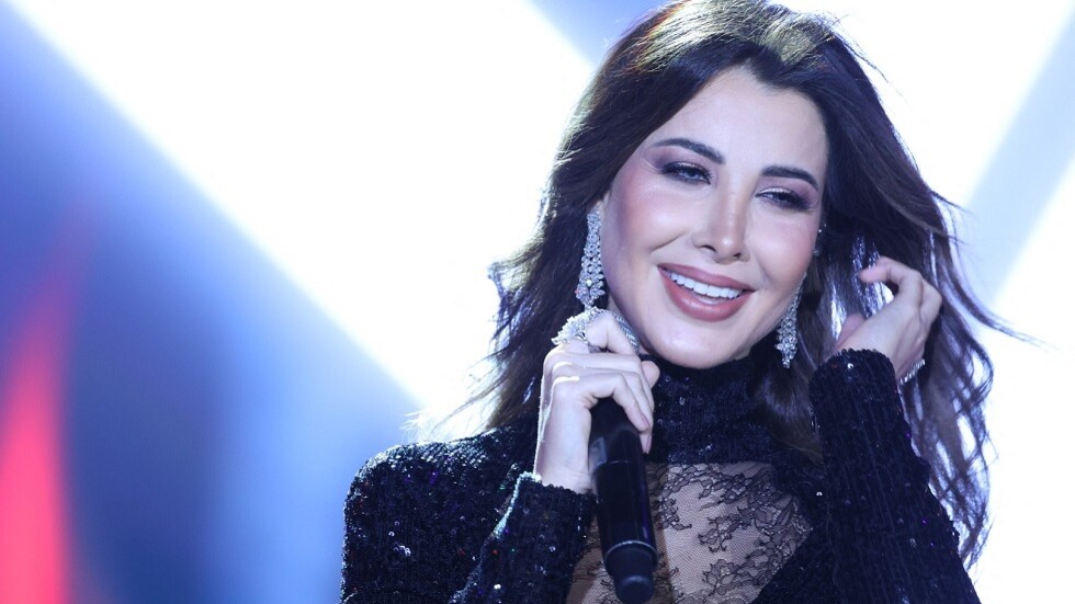 أول تعليق من الفنانة اللبنانية نانسي عجرم على صورتها مع مدون إسرائيلي