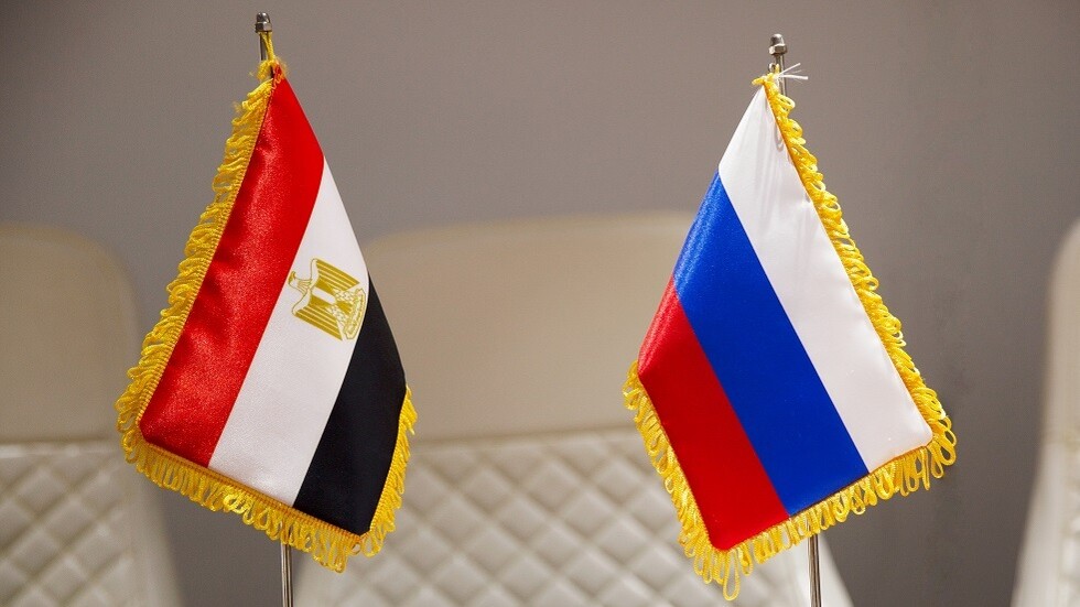 وزير الشباب المصري يلتقي وفد بلاده إلى مهرجان الشباب العالمي في سوتشي