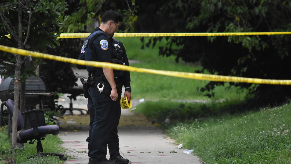 "فلسطين حرة".. جندي يضرم النار بنفسه أمام سفارة إسرائيل بواشنطن (فيديو)