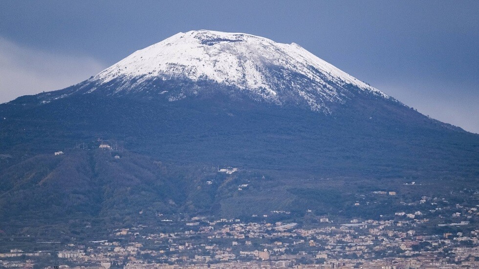 رائد روسي يصوّر أحد أشهر براكين الأرض من الفضاء