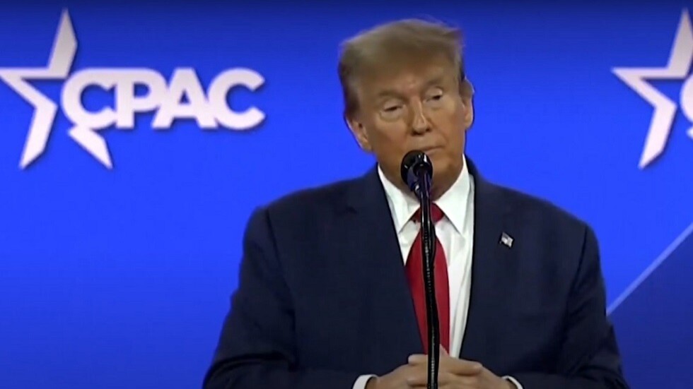 ترامب يخطئ في اسم زوجته! (فيديو)