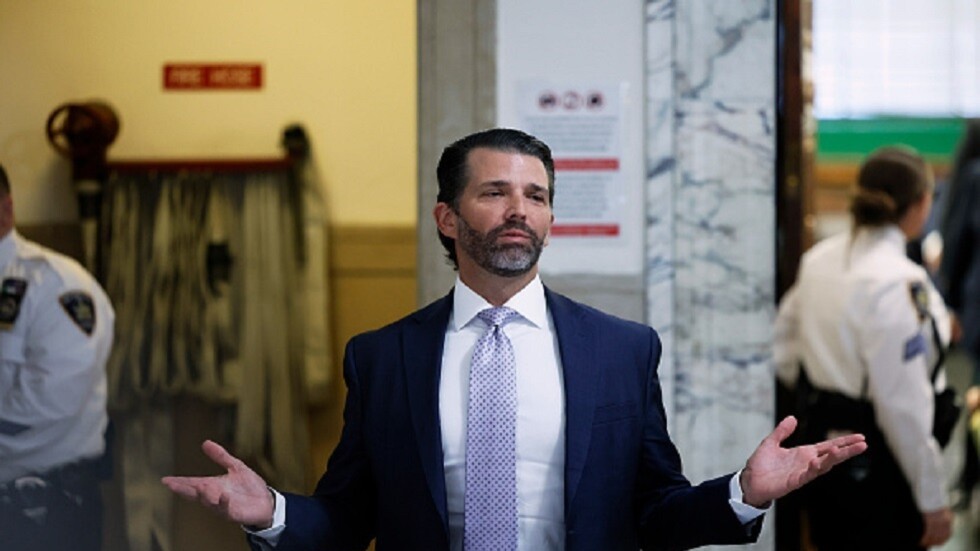 "مسحوق أبيض يتطاير".. ترامب الابن يتسلم ثاني ظرف مشبوه (صورة)