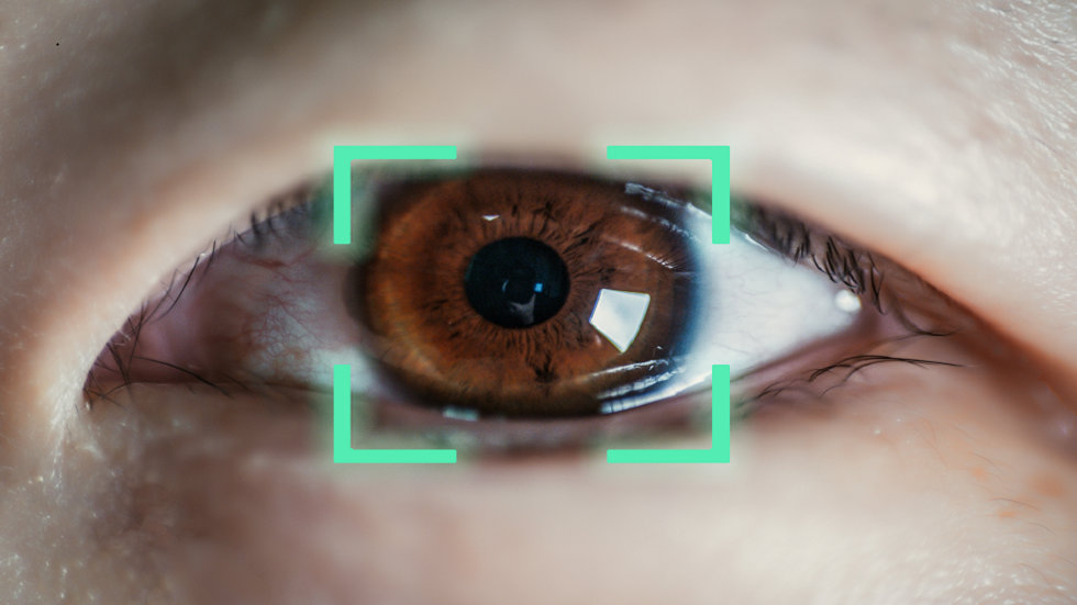 "الكبسولة السحرية".. Honor تقدم ميزة التحكم بالهاتف بالنظر فقط!