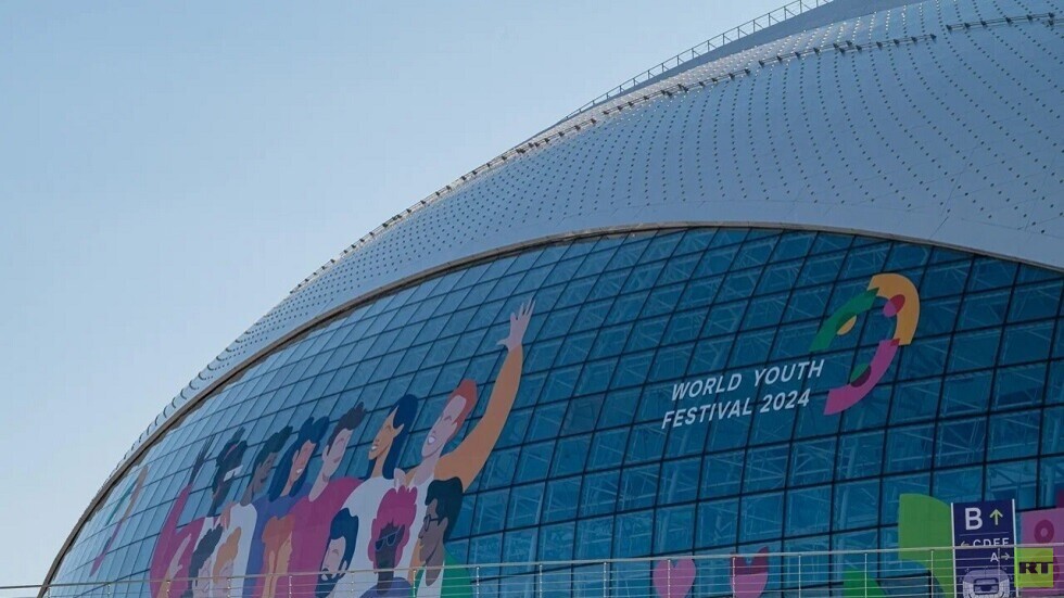 وفد تونسي يسافر إلى روسيا للمشاركة في مهرجان الشباب العالمي بمدينة سوتشي (صور)