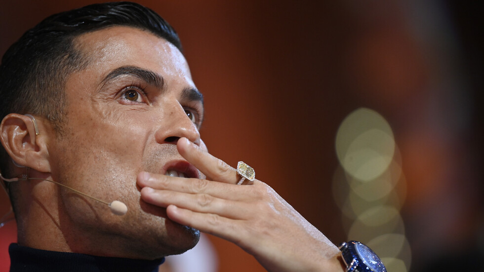 بـ"فيديوهات ولغات العالم".. نشر إفادة رونالد بشأن التهمة غير الأخلاقية