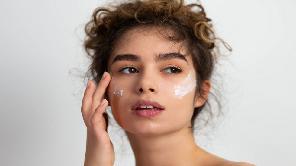 ما حقيقة فوائد "المكون المعجزة" للبشرة؟