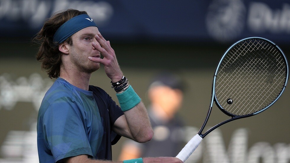 الروسي روبليوف يبلغ نصف نهائي بطولة سوق دبي الحرة للتنس